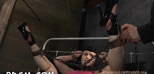  Gal gets her neck restrained and knockers clamped